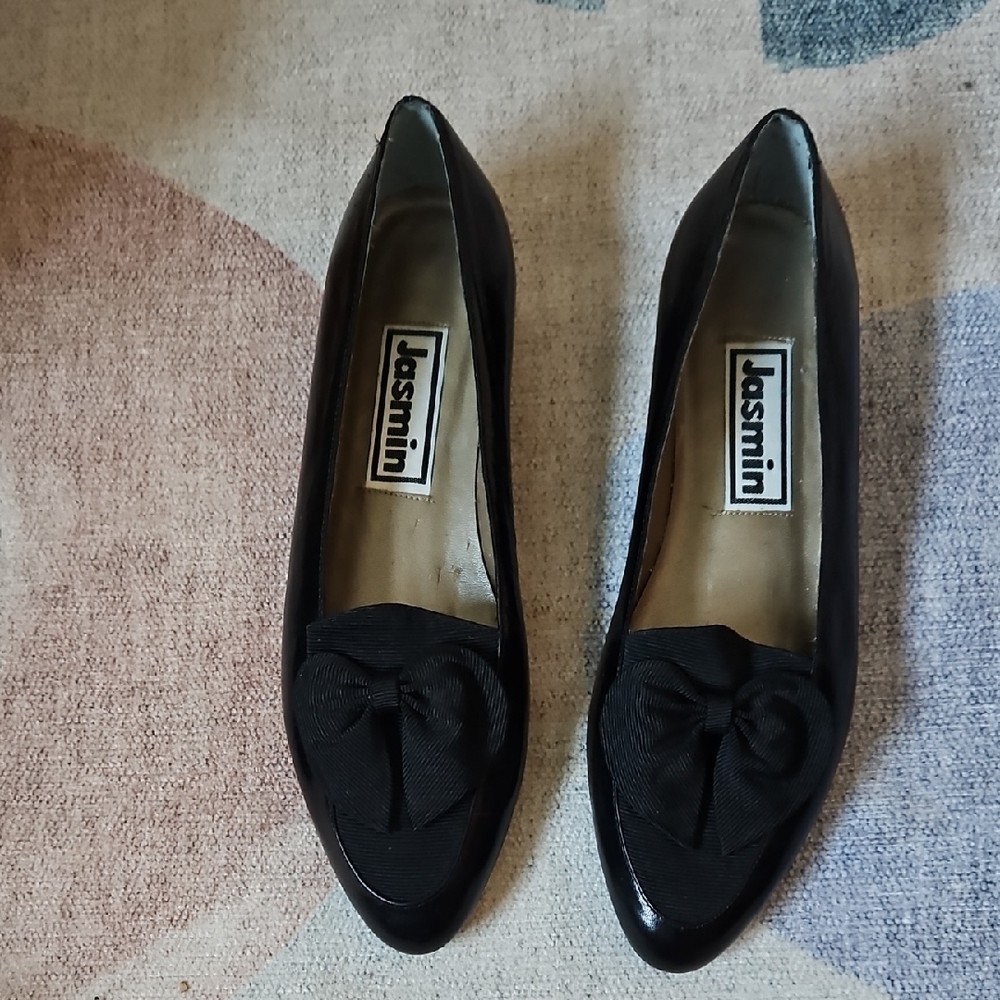 Jasmin New 8 AA Flats With Bow